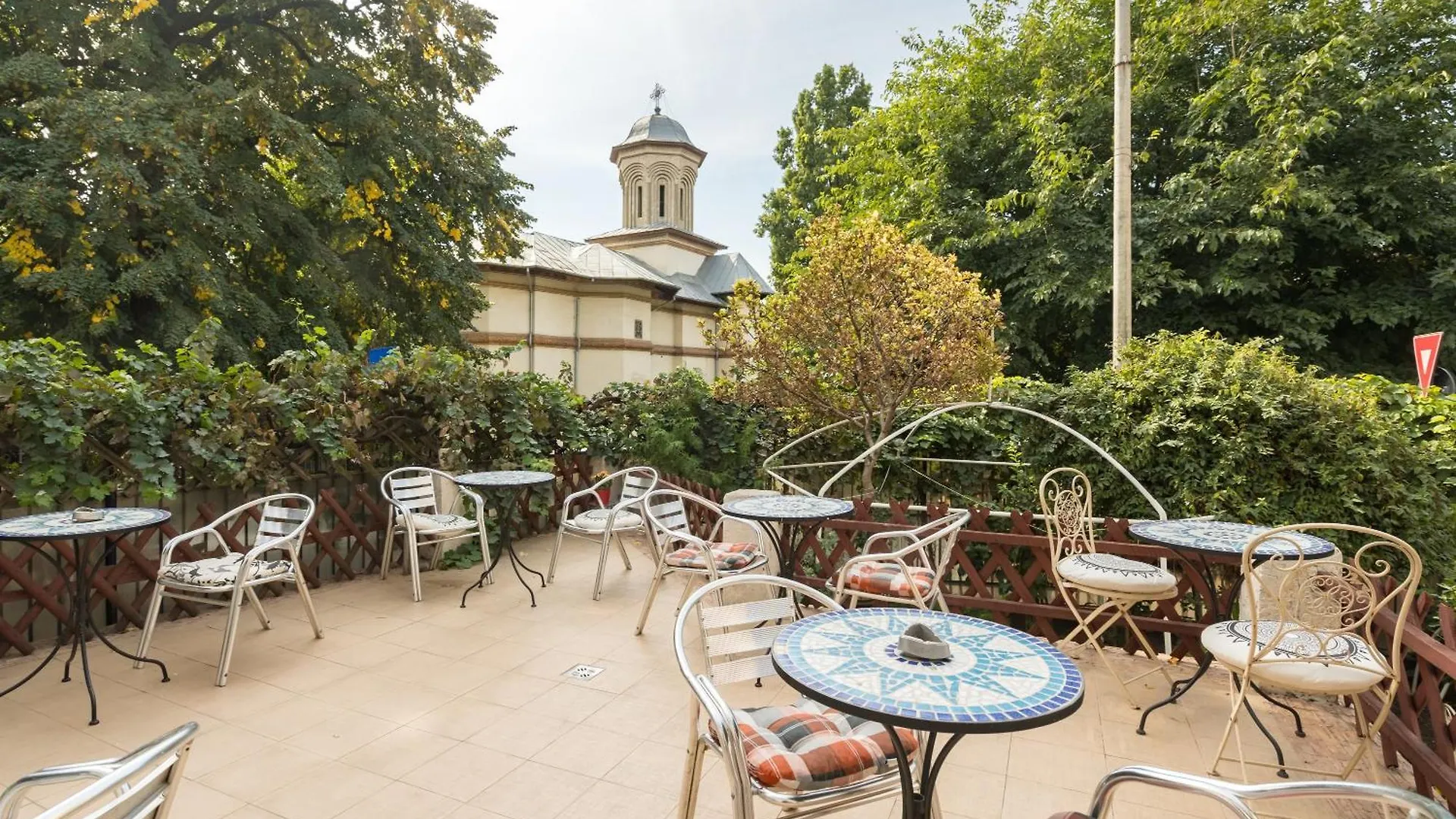 Flower'S Bucharest Guest house