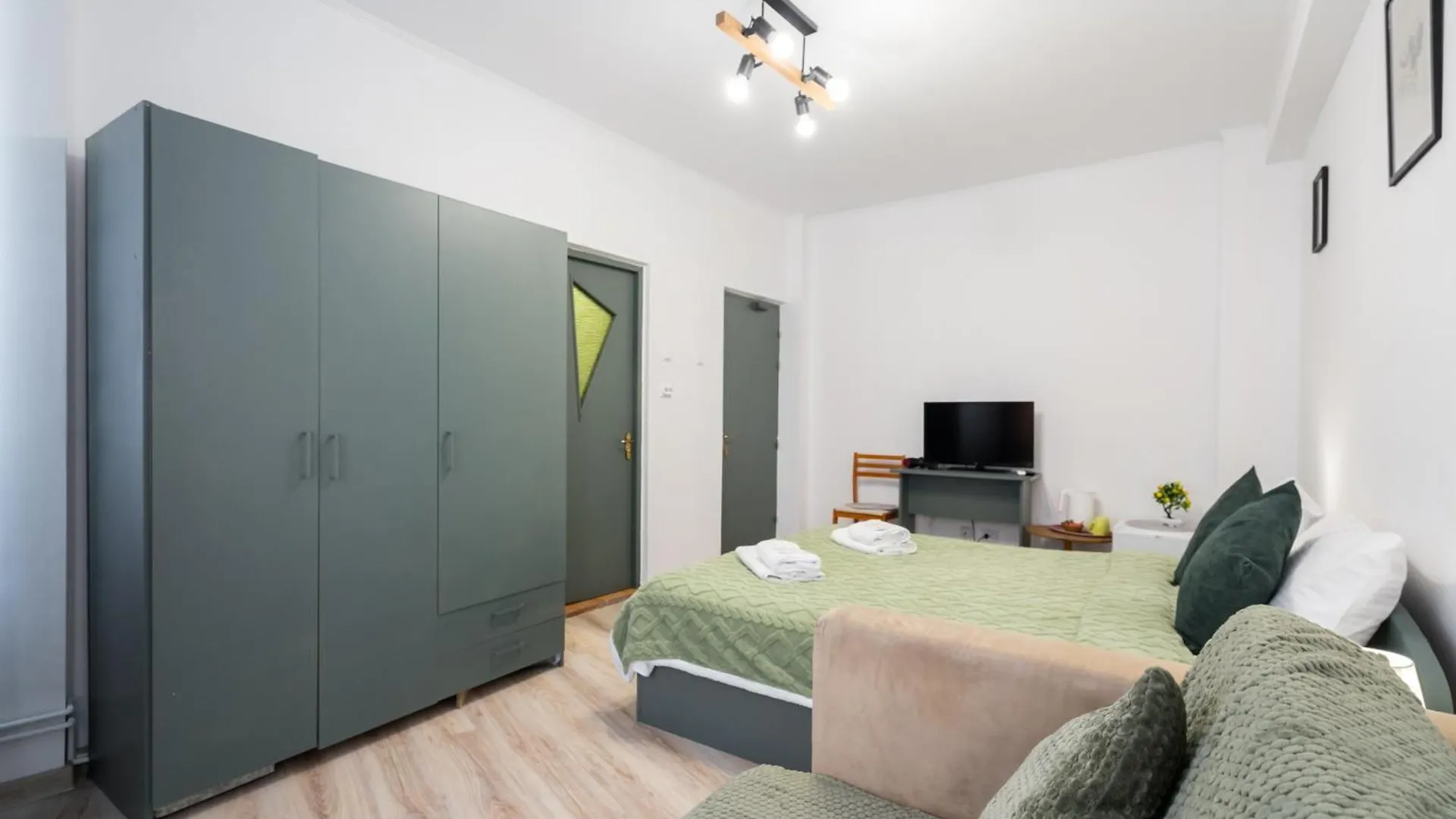 Flower'S Bucharest Guest house